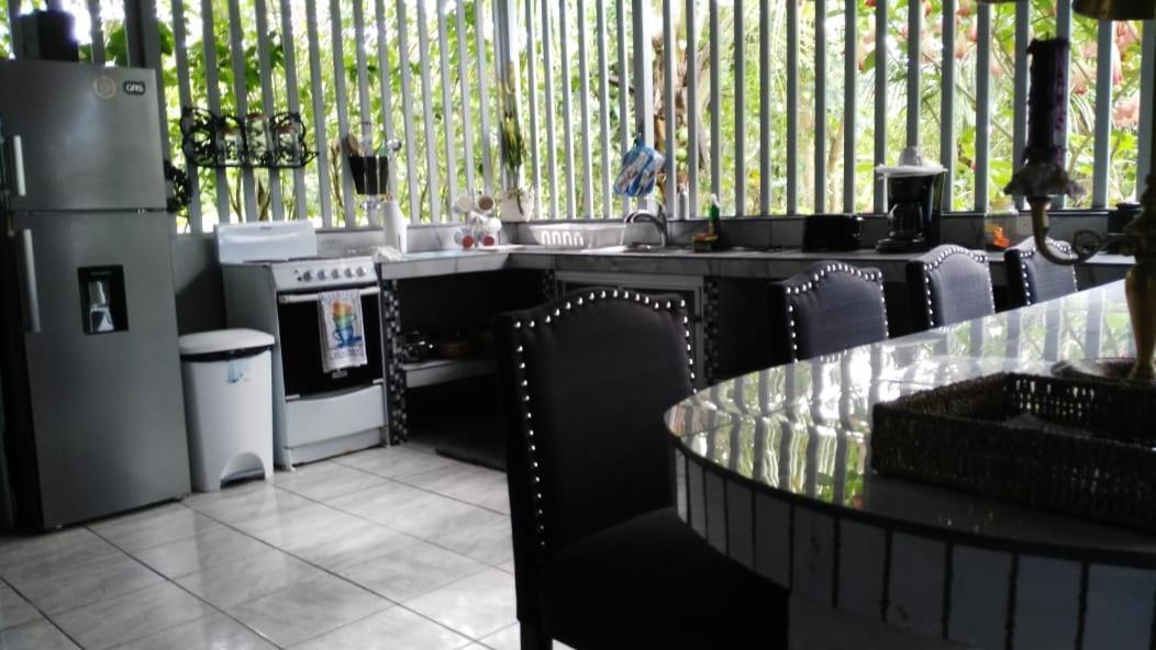 Casa Sophia 3 Listings Apartment 1 Or Apartment 2 Separately Or Apt 1 And 2 Together All With Fo Internet Guápiles エクステリア 写真